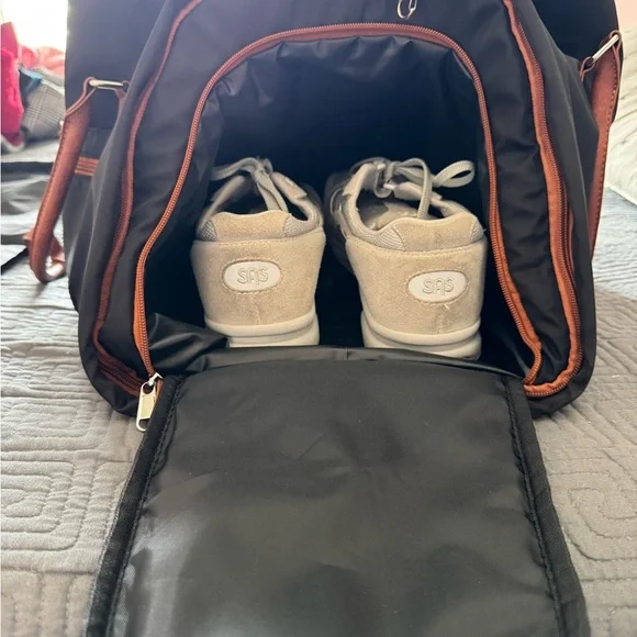 Brand New Black and Brown Weekender Bag - Picture 7 of 13